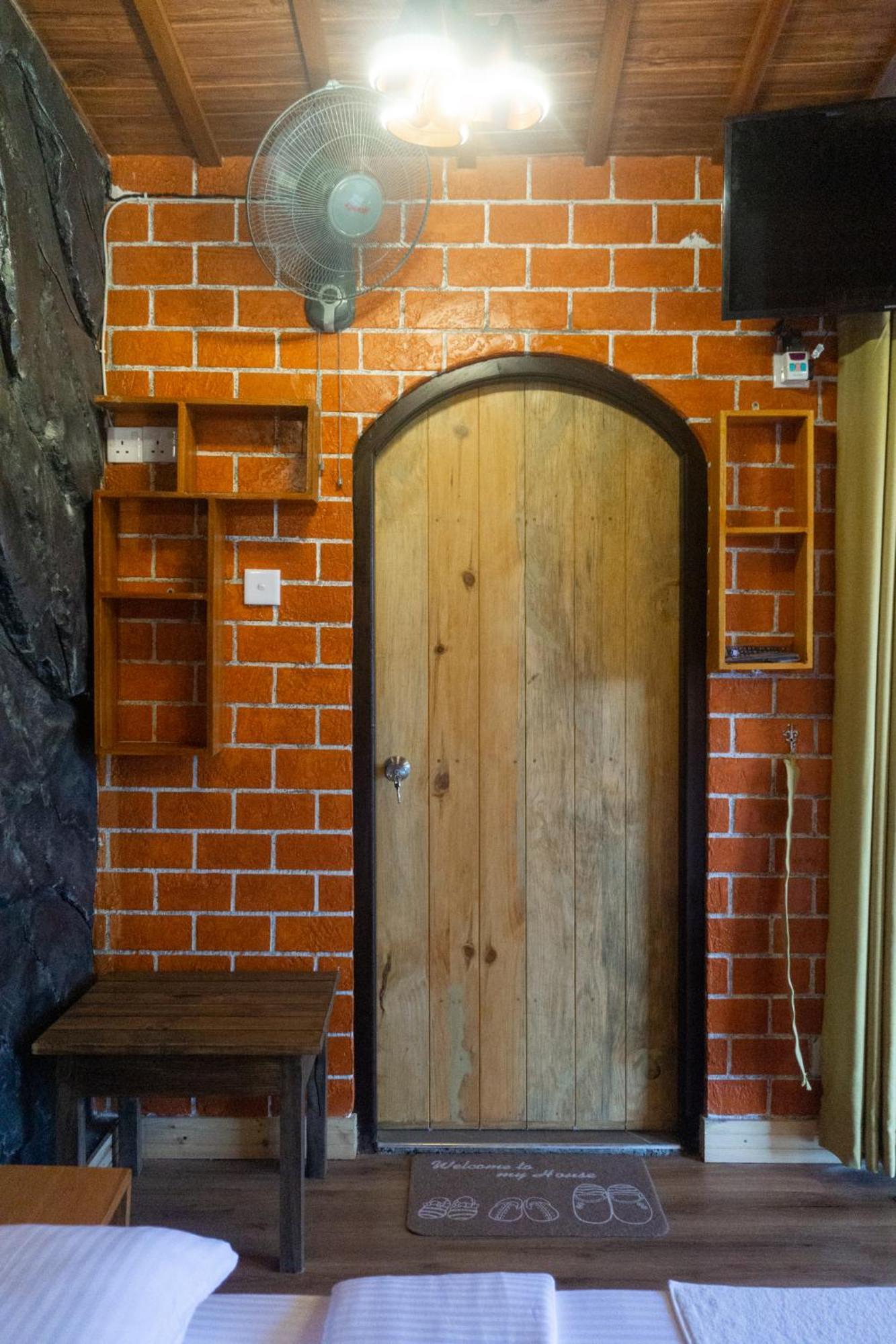 Hobbit Hole Hideaway Bed & Breakfast Ella Exterior foto