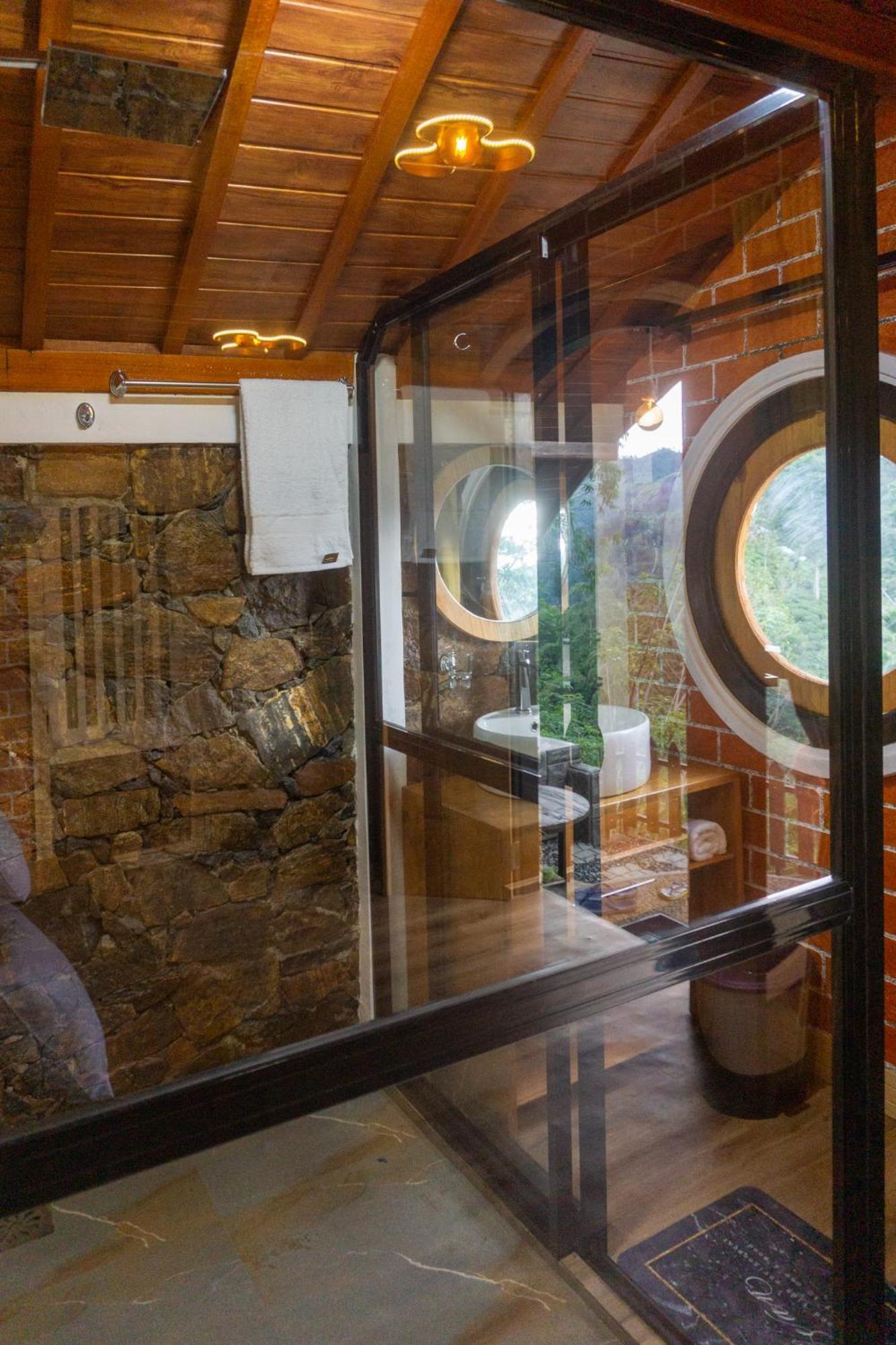 Hobbit Hole Hideaway Bed & Breakfast Ella Exterior foto